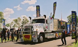 Feather-Banner-Flags_Hogs-Breath-Truck
